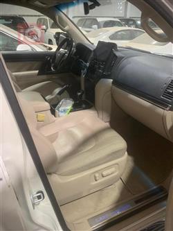 تۆیۆتا لاند کروزەر